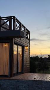 Cabaña moderna frente al lago cerca de la playa