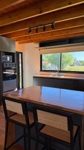 Cabaña moderna frente al lago cerca de la playa