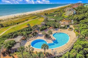Beautifully updated condo in Amelia Island Plantation with balcony & pool