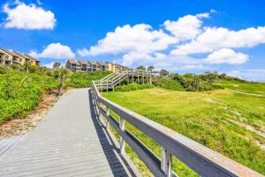 Beautifully updated condo in Amelia Island Plantation with balcony & pool