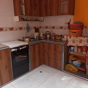 A mini apartment with a kitchen- casa de Eva