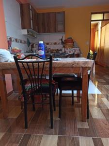 A mini apartment with a kitchen- casa de Eva