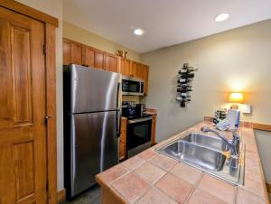 Red Hawk Lodge 2242 by SummitCove Lodging in Colorado