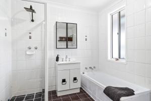 Goulburn Stay with Garden Views & Comfort