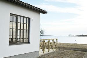Two-Bedroom Cottage Seafront room in Slite Strandby