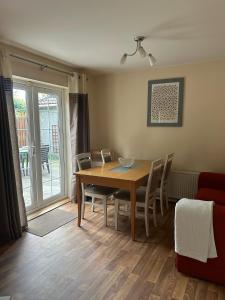 Guestready 2 Bed home 15 mins City and Airport