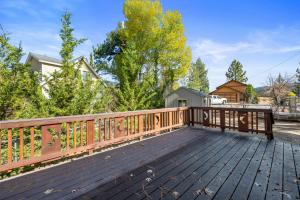 Log Cabin Dream - Log Cabin, Walk to Lake, Fireplace, Deck, BBQ