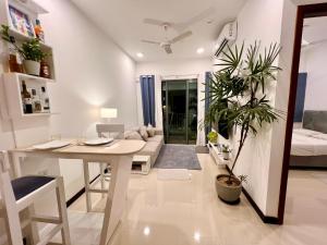 Colombo Skyline Luxury Apartments at Tri-Zen - Pool and Amazing City Views