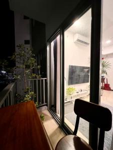 Colombo Skyline Luxury Apartments at Tri-Zen - Pool and Amazing City Views