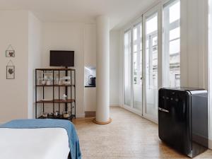 Iconic Nightlife Studio 304