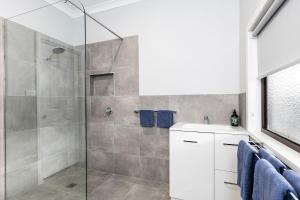 Spacious Central Stay on Olive