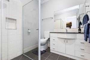 Spacious Central Stay on Olive