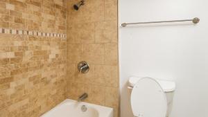 Gated 2 Double Beds Studio with Full Kitchen 106