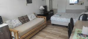 Ezeiza 1 Nuestro lugar a 15 minutos del aeropuerto TRANFER OPCIONAL DESDE Y AL AEROPUERTO DE EZEIZA o Aeroparque LAS 24 horas pet friendly