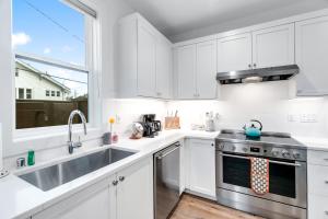 Southside Sanctuary, Modern Comforts