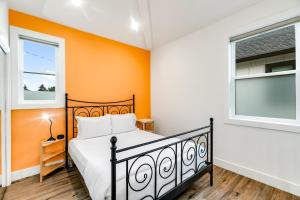 Southside Sanctuary, Modern Comforts