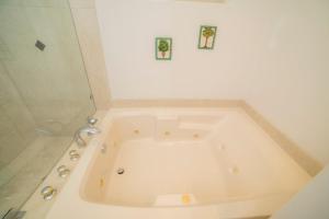 Bella Vista 2D 3 bdr 3 1 and half bath