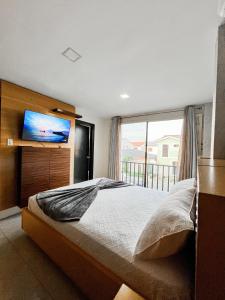 Piscina con Bbq en Villa privada cerca de centros comerciales con 3 habitaciones, 5 Camas, seguridad 24-7