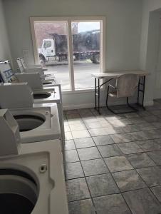 Gated 1 King Bed 1 Bath Apt with Full Kitchen 109