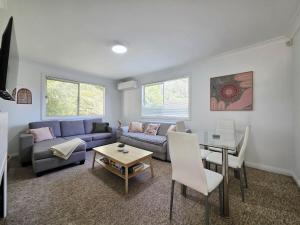 5 Mins Walk to Katoomba Station, Games Room, Firepit, King Bed, Fireplace