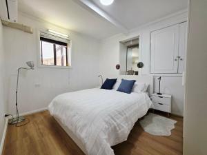 5 Mins Walk to Katoomba Station, Games Room, Firepit, King Bed, Fireplace