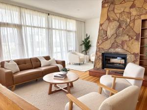 Simple Comfort: Bridport Retreat