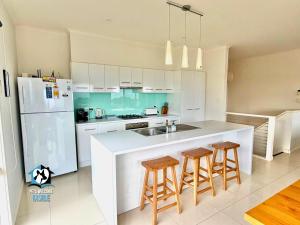 Modern Coastal with Sparkling Sea Views in Victor Harbor