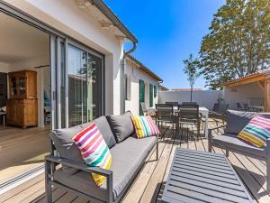 Maison neuve avec piscine chauffée – 4 chambres, près plage - FR-1-835-39