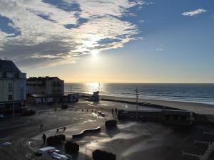 Appartement 2 chambres plage avec vue mer et parking privé, animaux admis - FR-1-482-164