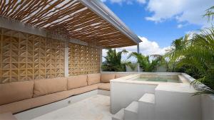 Stylish 2BR with Rooftop Jacuzzi in Canggu