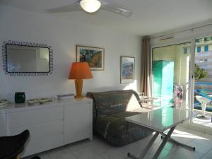 Appartement 2 pièces avec piscine et parking, Le Lavandou - FR-1-251-889