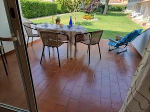 Apartamento con terraza a 400m de la playa de Riells - HISP-236-184
