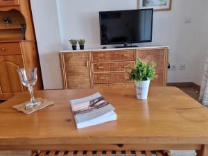 Apartamento con terraza a 400m de la playa de Riells - HISP-236-184