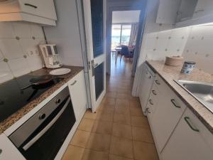 Apartamento frente al mar con terraza y piscina comunitaria en LEscala - HISP-236-138