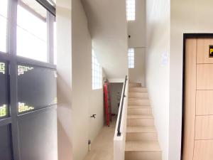 Modern D Kost RedPartner near Roxy Mall Jember