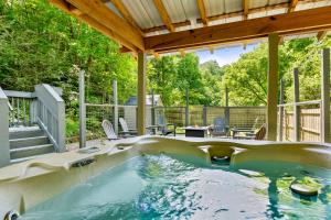 3mil to Dwnt Gtbg 3Beds 2 Bath HotTub Fireplace Arcade Fire Pit