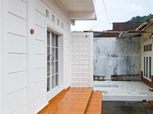 RedDoorz Syariah Bhumi Homestay Dieng near Telaga Menjeran