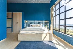 StayVista at Aria by the Hills with Pool, Lawn, Wi-Fi