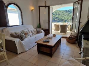 Encantador apartamento a 50m de Cala Montgó con 2 dormitorios y parking privado en LEscala - HISP-236-173
