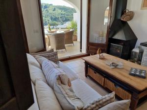 Encantador apartamento a 50m de Cala Montgó con 2 dormitorios y parking privado en LEscala - HISP-236-173