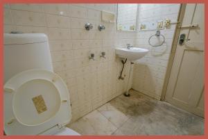 Shri Mahakaleshwar Jyotirlinga Temple HOTEL N- PALACE Near - Railway Station Ujjain - Fully Air conditioned - Free Wifi and Parking Facilities