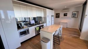 2 Bedroom Apartment in Melbourne CBD