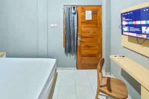 Nay Guesthouse near UMS Mitra RedDoorz