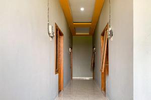 Nay Guesthouse near UMS Mitra RedDoorz