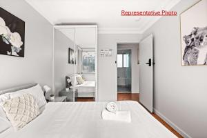 Light & Simple Double Room - Peakhurst Area - Shared Bathroom