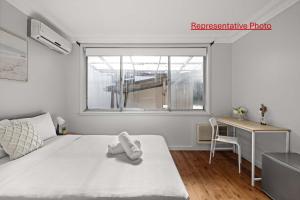 Light & Simple Double Room - Peakhurst Area - Shared Bathroom