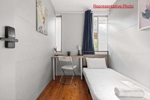 Light & Simple Single Room - Peakhurst Area - Shared Bathroom
