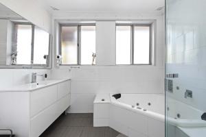 Light & Simple Single Room - Peakhurst Area - Shared Bathroom