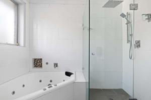 Light & Simple Single Room - Peakhurst Area - Shared Bathroom