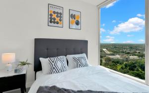 Extravagant Views - Bright & Spacious CBD Sky Escape